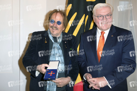 Verleihung des Verdienstordens der Bundesrepublik Deutschland an Frank Zander in Berlin