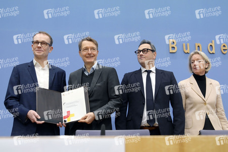 Bundespressekonferenz Reformvorschläge der Regierungskommission Krankenhausversorgung in Berlin