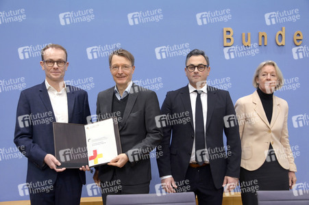 Bundespressekonferenz Reformvorschläge der Regierungskommission Krankenhausversorgung in Berlin