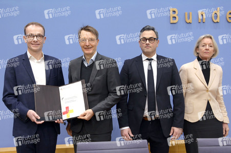 Bundespressekonferenz Reformvorschläge der Regierungskommission Krankenhausversorgung in Berlin