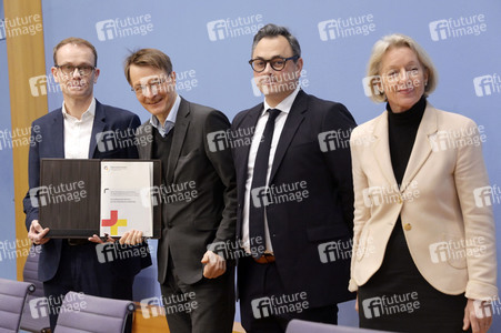 Bundespressekonferenz Reformvorschläge der Regierungskommission Krankenhausversorgung in Berlin