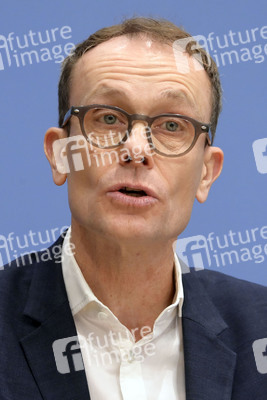 Bundespressekonferenz Reformvorschläge der Regierungskommission Krankenhausversorgung in Berlin