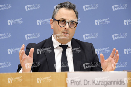 Bundespressekonferenz Reformvorschläge der Regierungskommission Krankenhausversorgung in Berlin