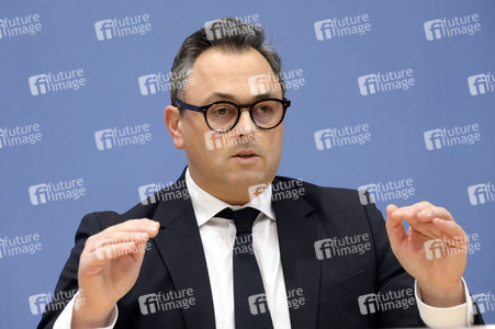 Bundespressekonferenz Reformvorschläge der Regierungskommission Krankenhausversorgung in Berlin