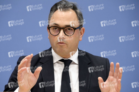 Bundespressekonferenz Reformvorschläge der Regierungskommission Krankenhausversorgung in Berlin