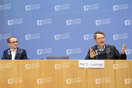 Bundespressekonferenz Reformvorschläge der Regierungskommission Krankenhausversorgung in Berlin