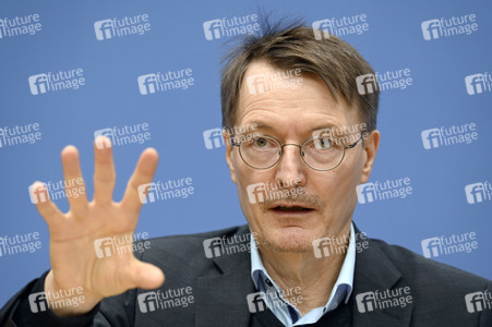 Bundespressekonferenz Reformvorschläge der Regierungskommission Krankenhausversorgung in Berlin
