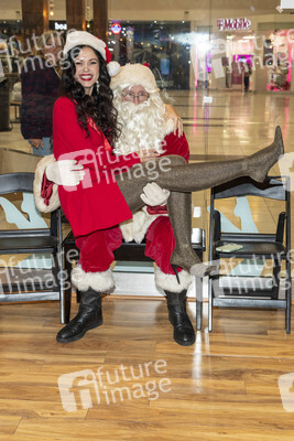 Giveaway Event 'Season of Giving' in Los Angeles