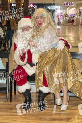 Giveaway Event 'Season of Giving' in Los Angeles