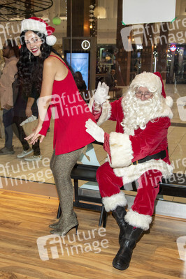 Giveaway Event 'Season of Giving' in Los Angeles