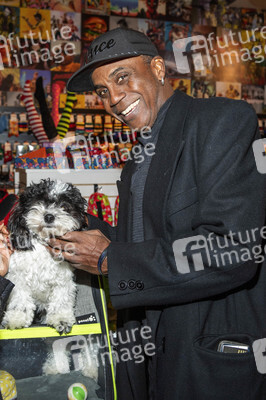 Giveaway Event 'Season of Giving' in Los Angeles