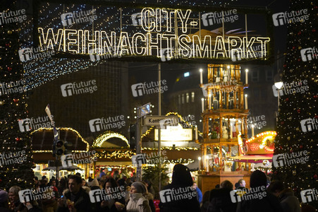 Weihnachtsmarkt an der Gedächtniskirche 2022 in Berlin