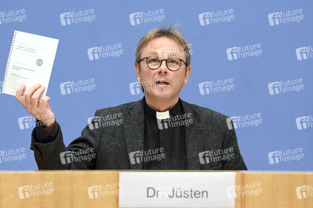 Bundespressekonferenz Rüstungsexportbericht 2022 in Berlin