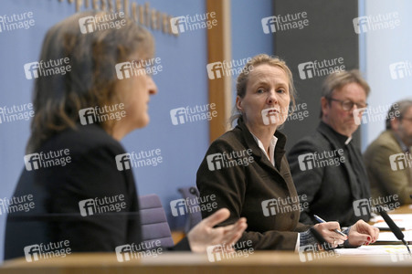Bundespressekonferenz Rüstungsexportbericht 2022 in Berlin