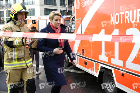 Explosion des Aquadom im Sealife Berlin