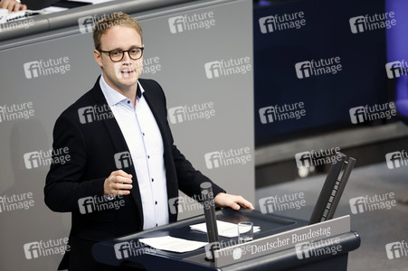 77. Sitzung des Deutschen Bundestages in Berlin