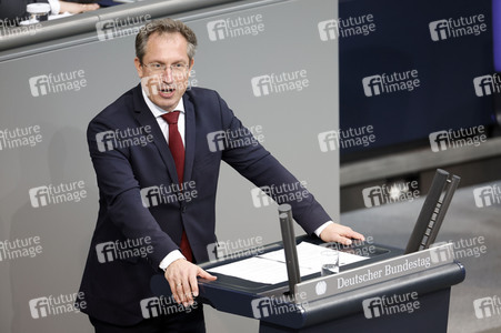 77. Sitzung des Deutschen Bundestages in Berlin