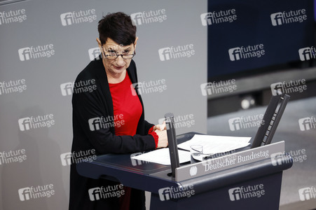 77. Sitzung des Deutschen Bundestages in Berlin