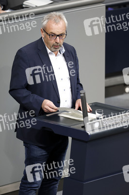 77. Sitzung des Deutschen Bundestages in Berlin