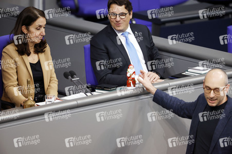 77. Sitzung des Deutschen Bundestages in Berlin