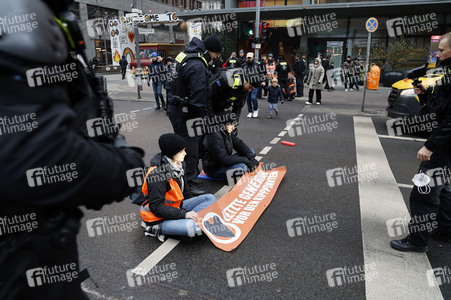 Protestaktion der sogenannten Klima-Kleber in Berlin