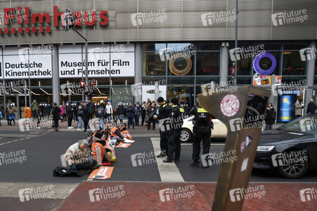 Protestaktion der sogenannten Klima-Kleber in Berlin