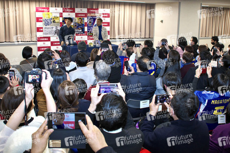 Buchpräsentation von Yuto Nagatomo und Wataru Endo in Tokio