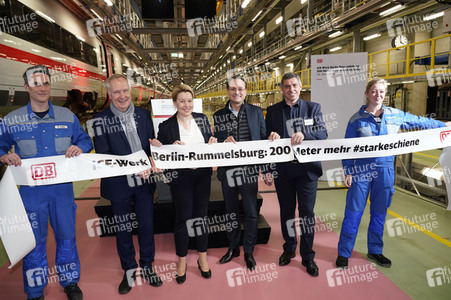 Eröffnung der erweiterten Halle im ICE-Werk Rummelsburg in Berlin
