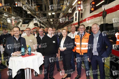 Eröffnung der erweiterten Halle im ICE-Werk Rummelsburg in Berlin