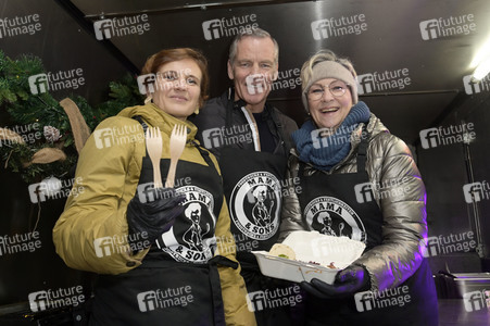 Frank Zander und Prominente unterstützen Caritas-Foodtruck in Berlin
