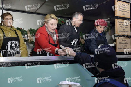 Frank Zander und Prominente unterstützen Caritas-Foodtruck in Berlin