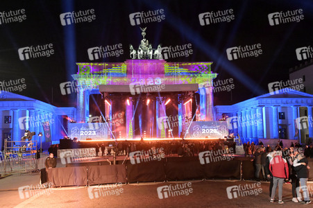 Silvestershow 'Celebrate at the Gate - Willkommen 2023' in Berlin