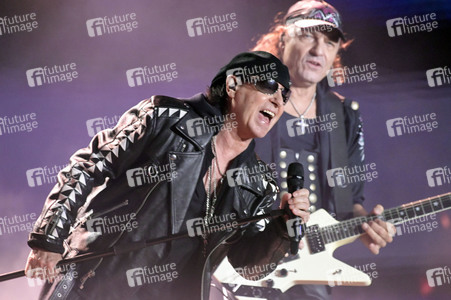 Silvestershow 'Celebrate at the Gate - Willkommen 2023' in Berlin
