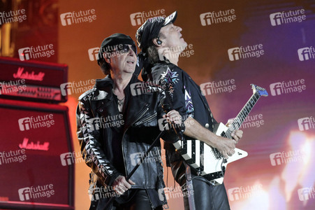 Silvestershow 'Celebrate at the Gate - Willkommen 2023' in Berlin