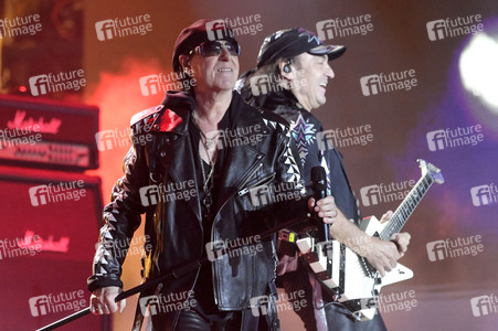 Silvestershow 'Celebrate at the Gate - Willkommen 2023' in Berlin