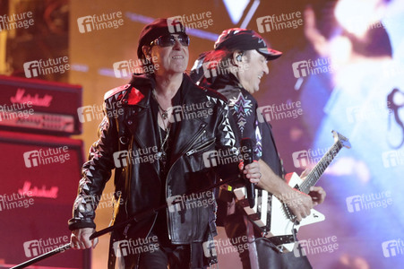 Silvestershow 'Celebrate at the Gate - Willkommen 2023' in Berlin