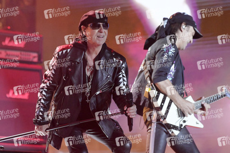 Silvestershow 'Celebrate at the Gate - Willkommen 2023' in Berlin