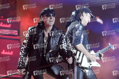 Silvestershow 'Celebrate at the Gate - Willkommen 2023' in Berlin