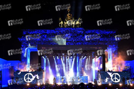 Silvestershow 'Celebrate at the Gate - Willkommen 2023' in Berlin