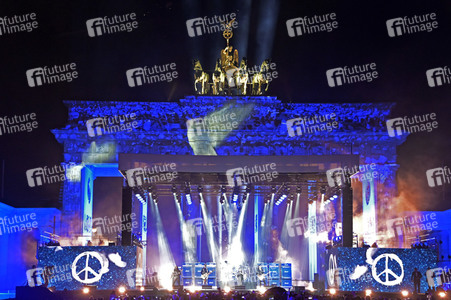 Silvestershow 'Celebrate at the Gate - Willkommen 2023' in Berlin