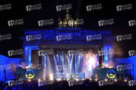 Silvestershow 'Celebrate at the Gate - Willkommen 2023' in Berlin