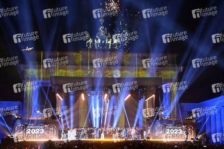 Silvestershow 'Celebrate at the Gate - Willkommen 2023' in Berlin