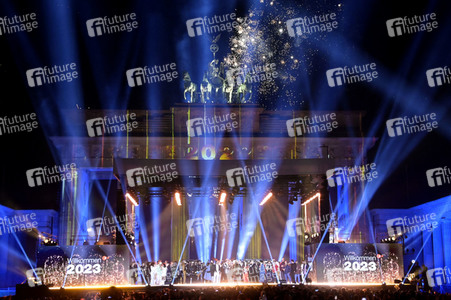 Silvestershow 'Celebrate at the Gate - Willkommen 2023' in Berlin