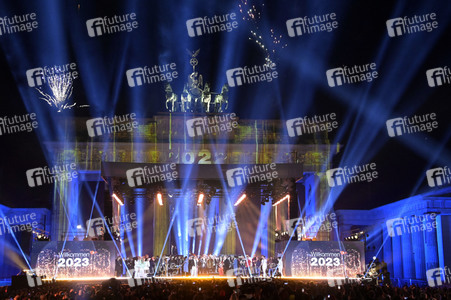 Silvestershow 'Celebrate at the Gate - Willkommen 2023' in Berlin
