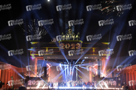 Silvestershow 'Celebrate at the Gate - Willkommen 2023' in Berlin