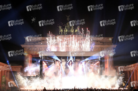 Silvestershow 'Celebrate at the Gate - Willkommen 2023' in Berlin