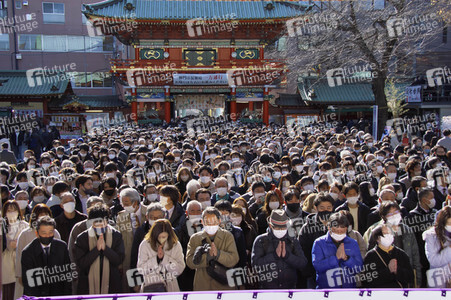 Gläubige am Kanda Myojin-Schrein in Tokio