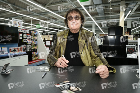 Autogrammstunde mit Dieter Birr in Bautzen