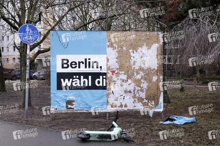 Wahlplakate zur Wiederholungswahl zum Abgeordnetenhaus in Berlin