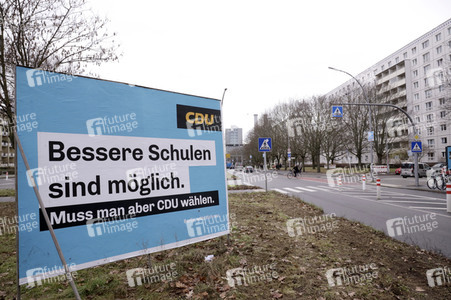 Wahlplakate zur Wiederholungswahl zum Abgeordnetenhaus in Berlin